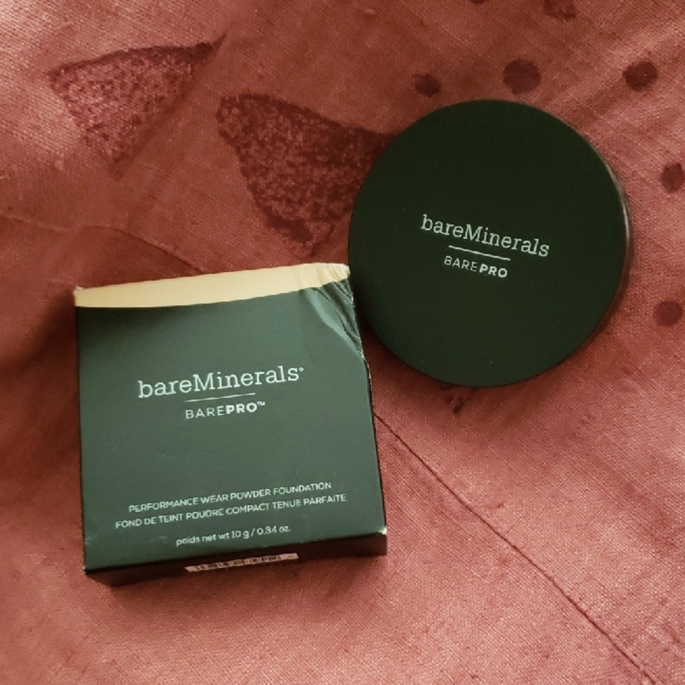 bareMinerals BAREPRO Compact Foundation in Black
